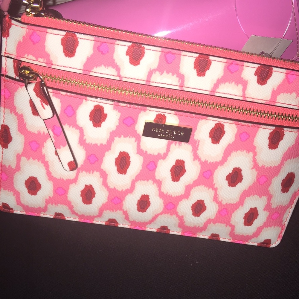 🎒👛🎒Kate Spade Wristlet🎒👛🎒